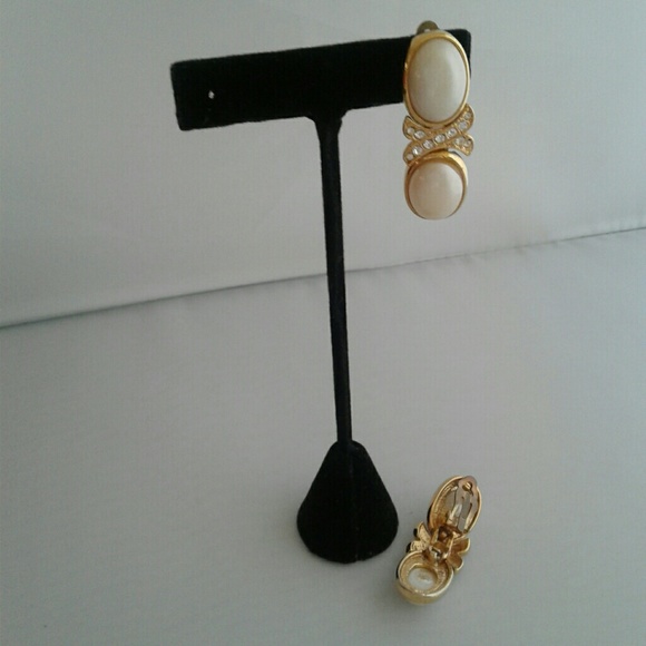 Pearls clip Earrings - Picture 3 of 5